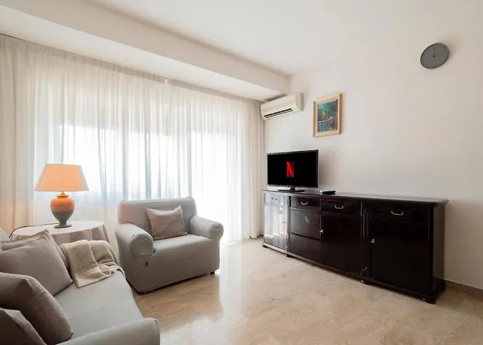 Apartment A/c - Pool - Parking Metro B Rom